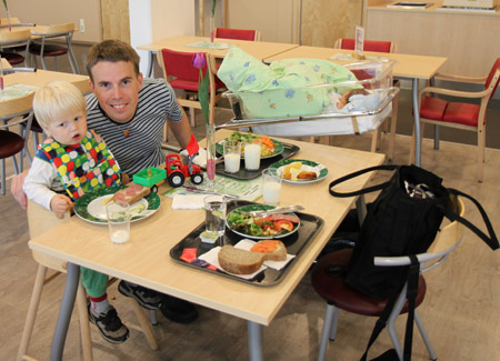 Lunch i restaurangen.