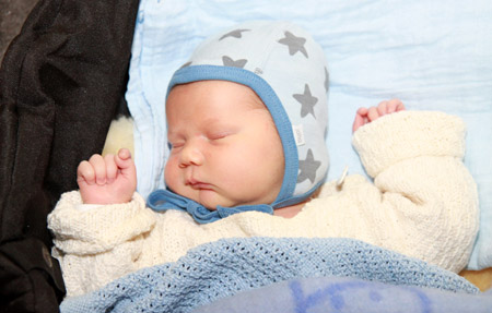 Sover gott i vagnen.